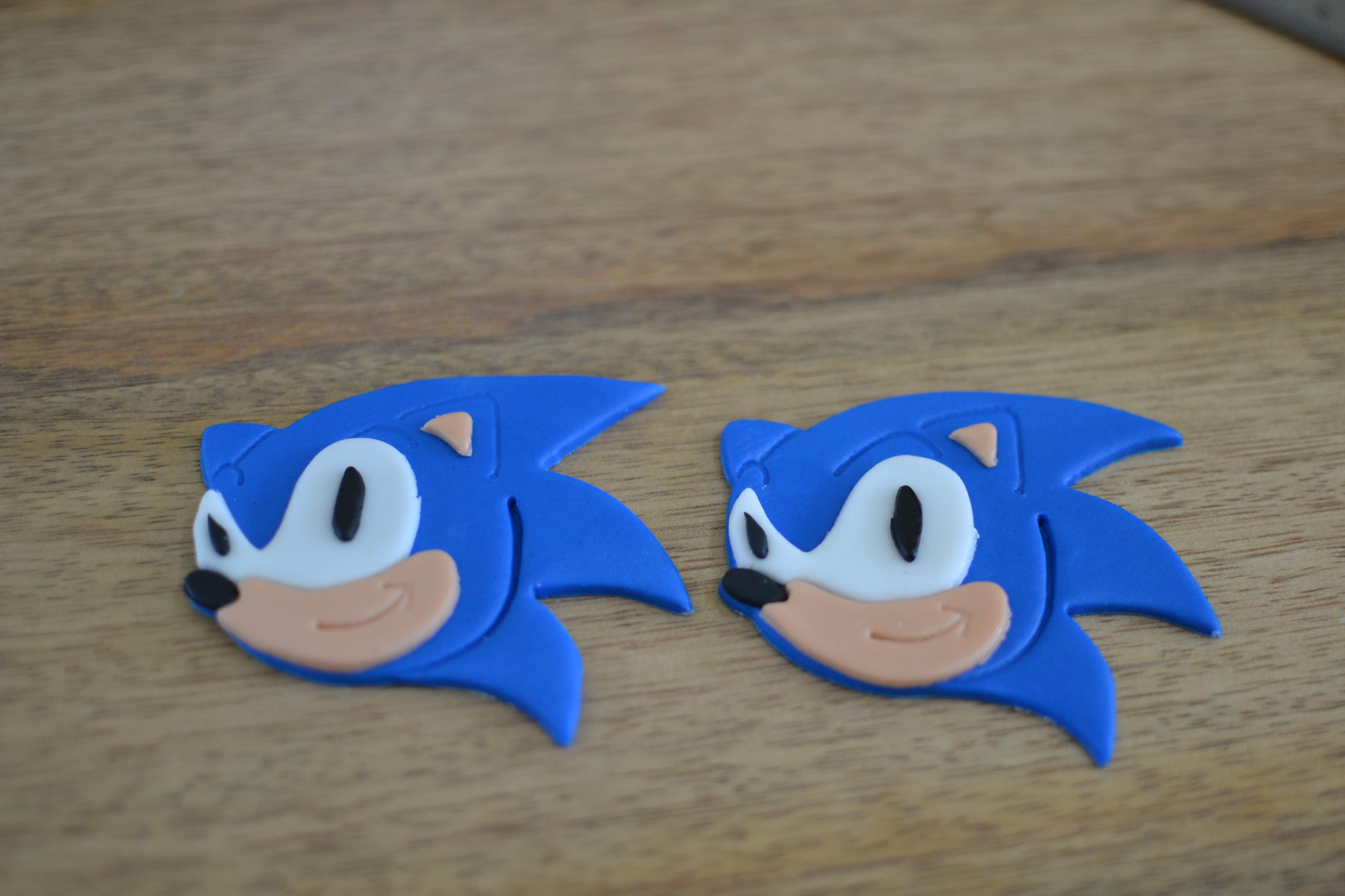 sonic-hedgehog-cupcake-toppers-edible-perfections